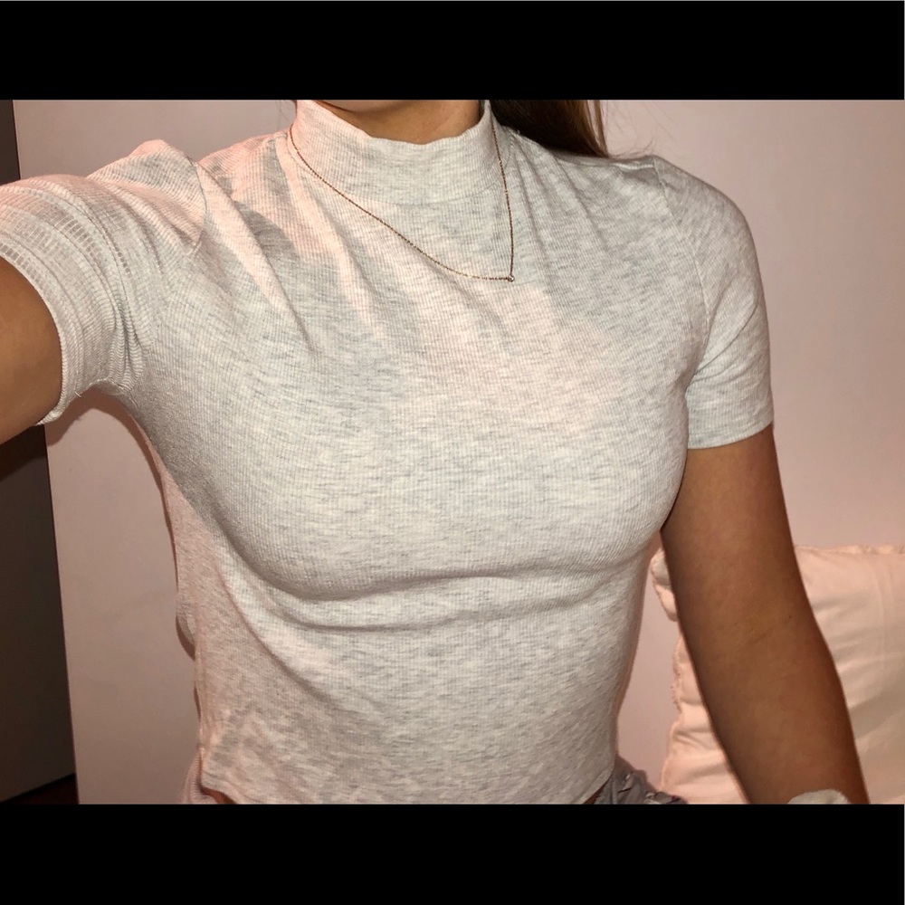 grey soft t shirt
